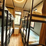 Nomad Karakoey Hostel *
