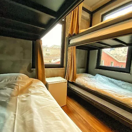 Nomad Karakoey * Isztambul