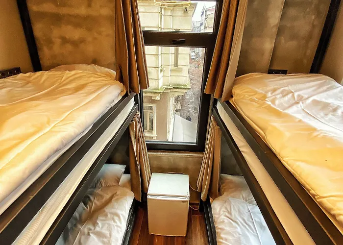 Nomad Karakoey Хостел Стамбул