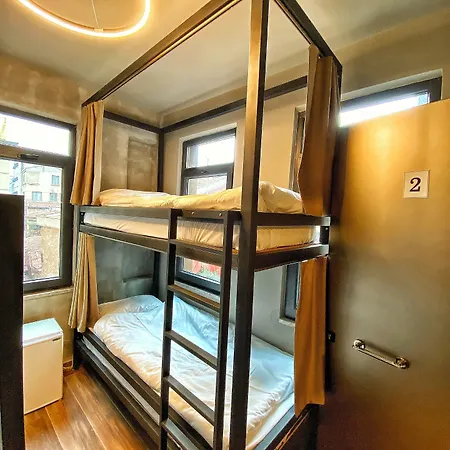 بيت شباب Nomad Karakoey