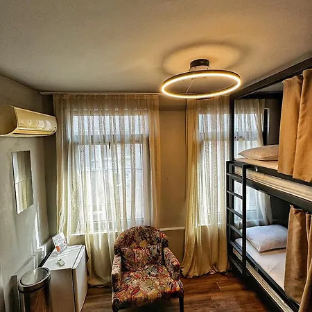 Хостел Nomad Karakoey Стамбул