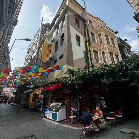 Nomad Karakoey Хостел *