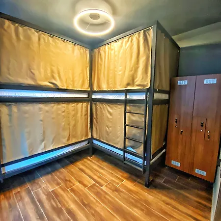 Nomad Karakoey Хостел *